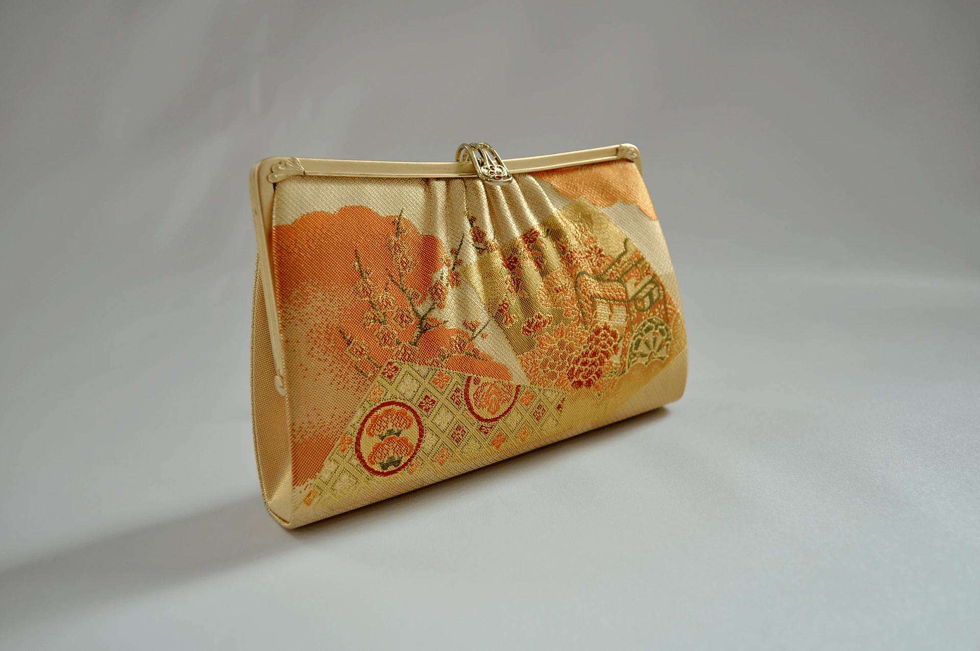 01-Clutch-gold Clutch-gold