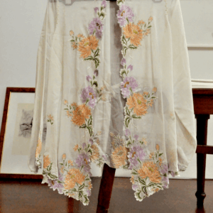 Kebaya-Putih-Bunga-Peach