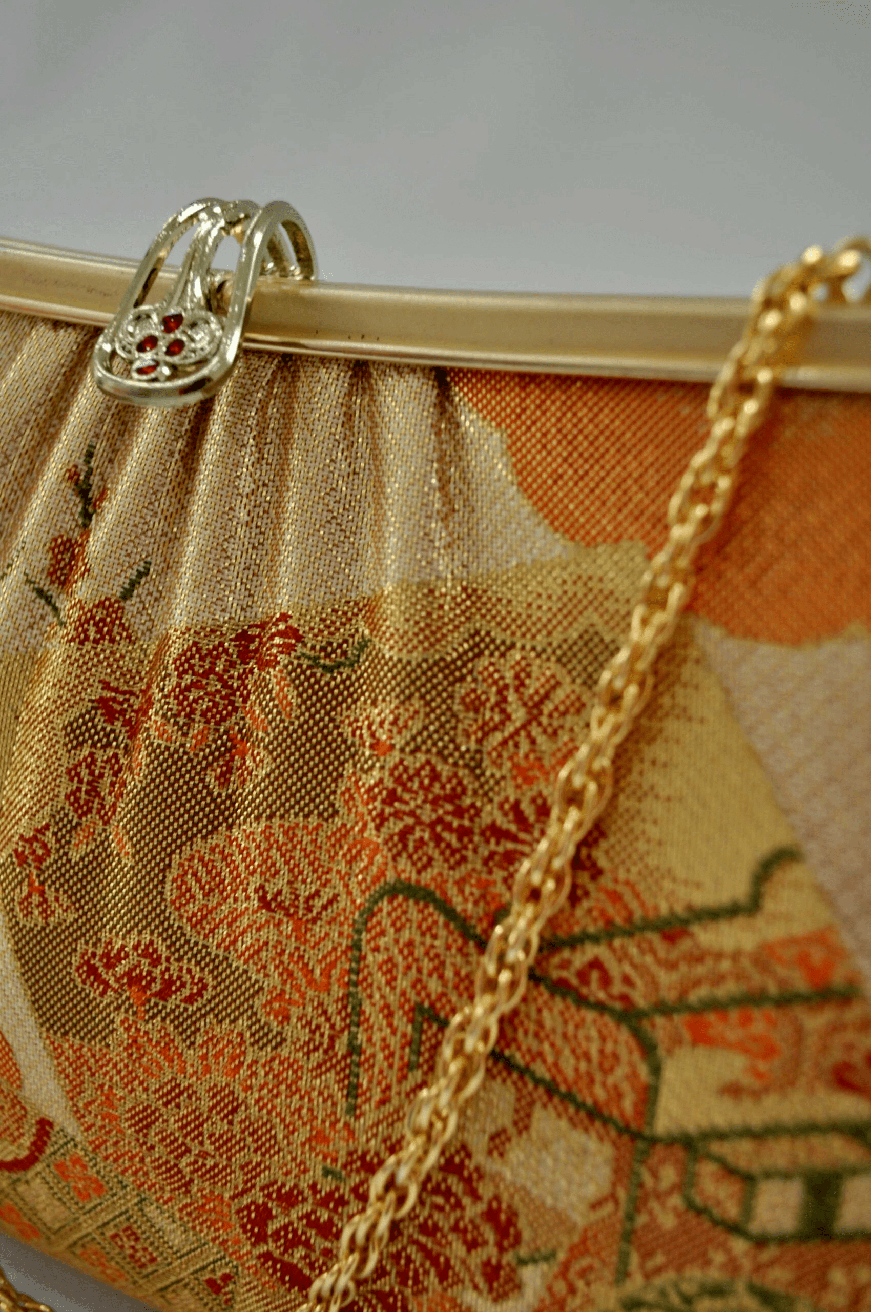 09-Clutch-gold-1 Clutch-gold