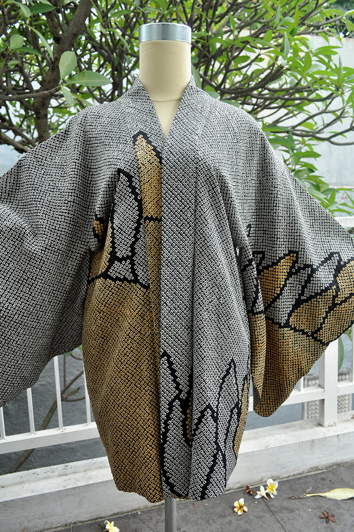 03 - Outer Kimono Shibori Black-Yellow Outer Kimono Shibori Black-Yellow