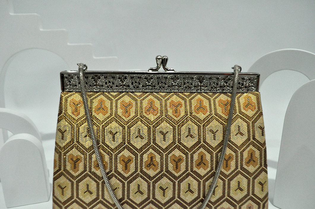 04 - Clutch Gold Polygon Clutch Gold Polygon
