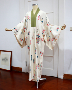 01 - Kimono Cream Japanese People